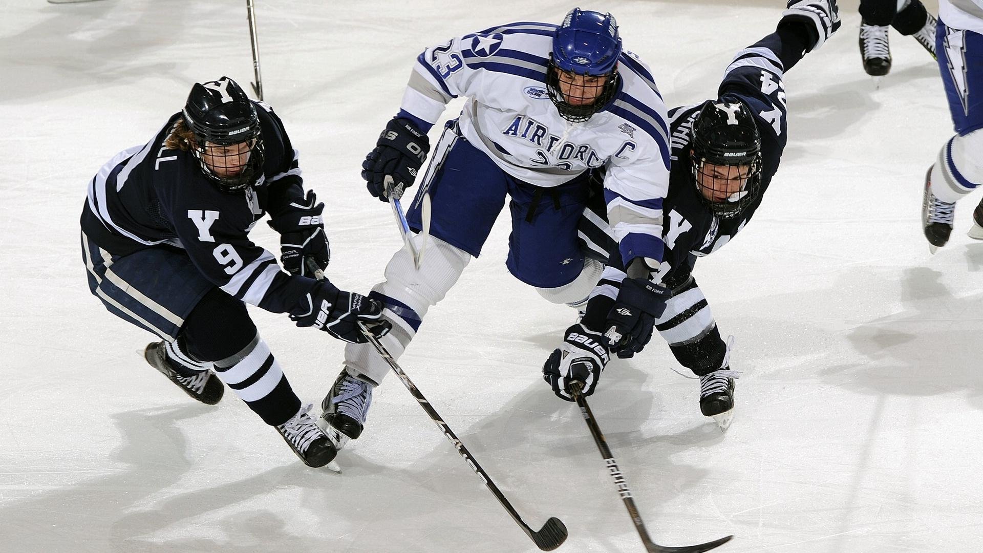 开拓者冲垮黄蜂，恩比德成为关键先生